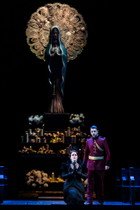 Donna Anna and Don Ottavio Pray for Revenge in Don Giovanni. 
Photo by Kyle Flubacker.